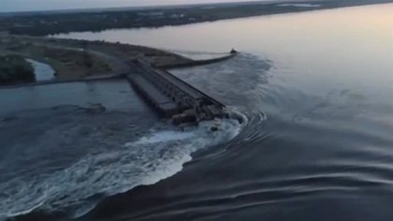 Así ha sido la explosión de la presa que ha dejado 80 localidades ucranianas bajo el agua