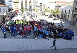 Colorida estampa de las peñas de Vitigudino en el arranque popular de las fiestas de Corpus 2023.