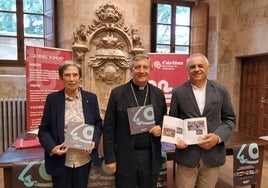 El obispo, D. José Luis Retana, la directora y el secretario general de la entidad, Carmen Calzada y José Mª Rodríguez