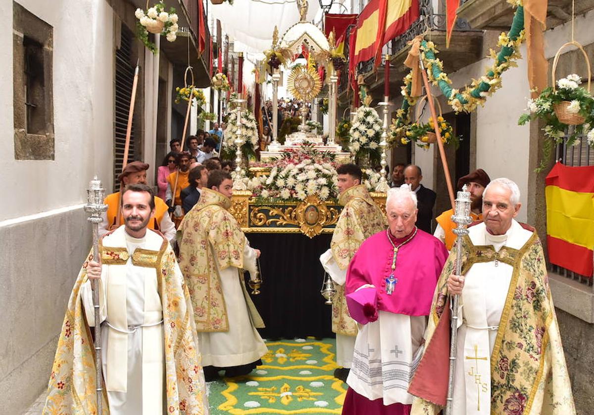 Imagen de la procesión del Corpus en la calle de Las Armas.