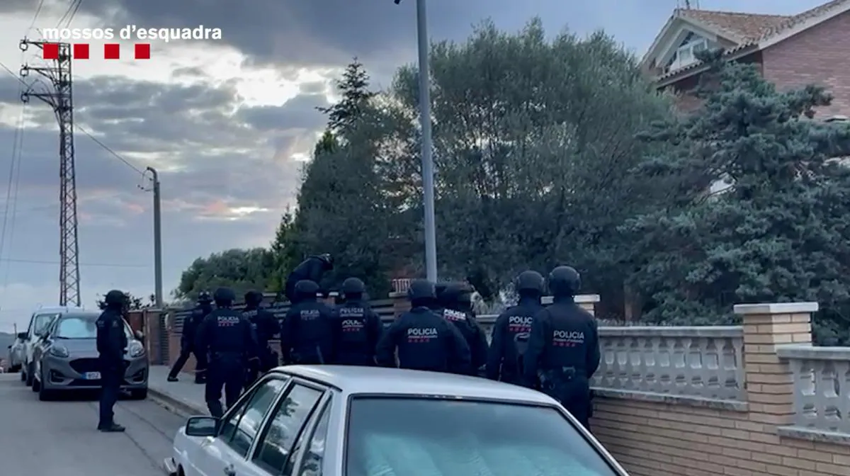 Así ha sido la espectacular operación policial contra los Casuals, los ultras más radicales y violentos del Barça