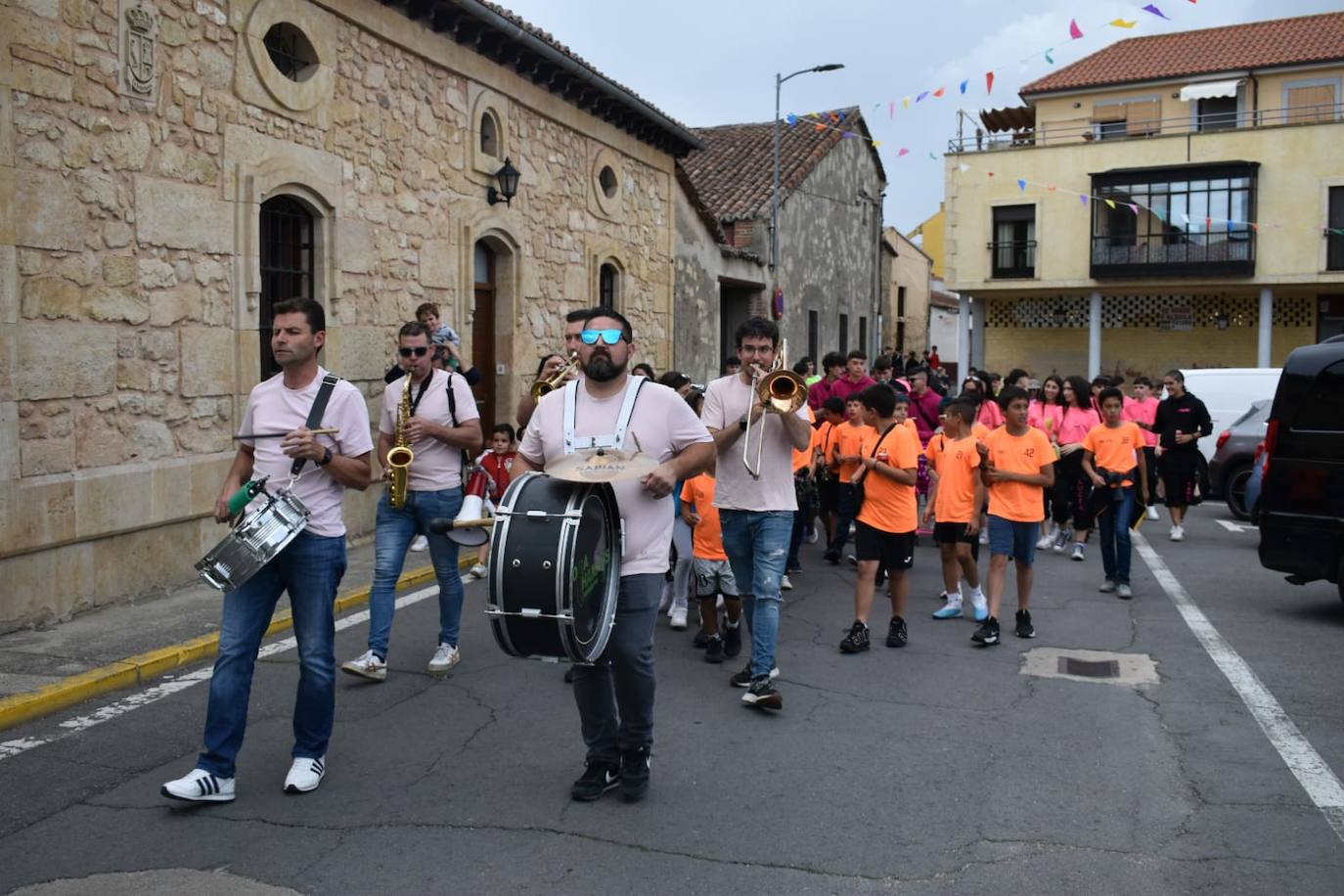 Cabrerizos sale a la calle con sus peñas