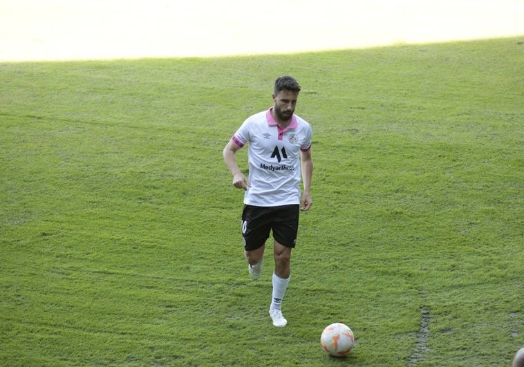 Diego Benito renueva una temporada más con el Salamanca