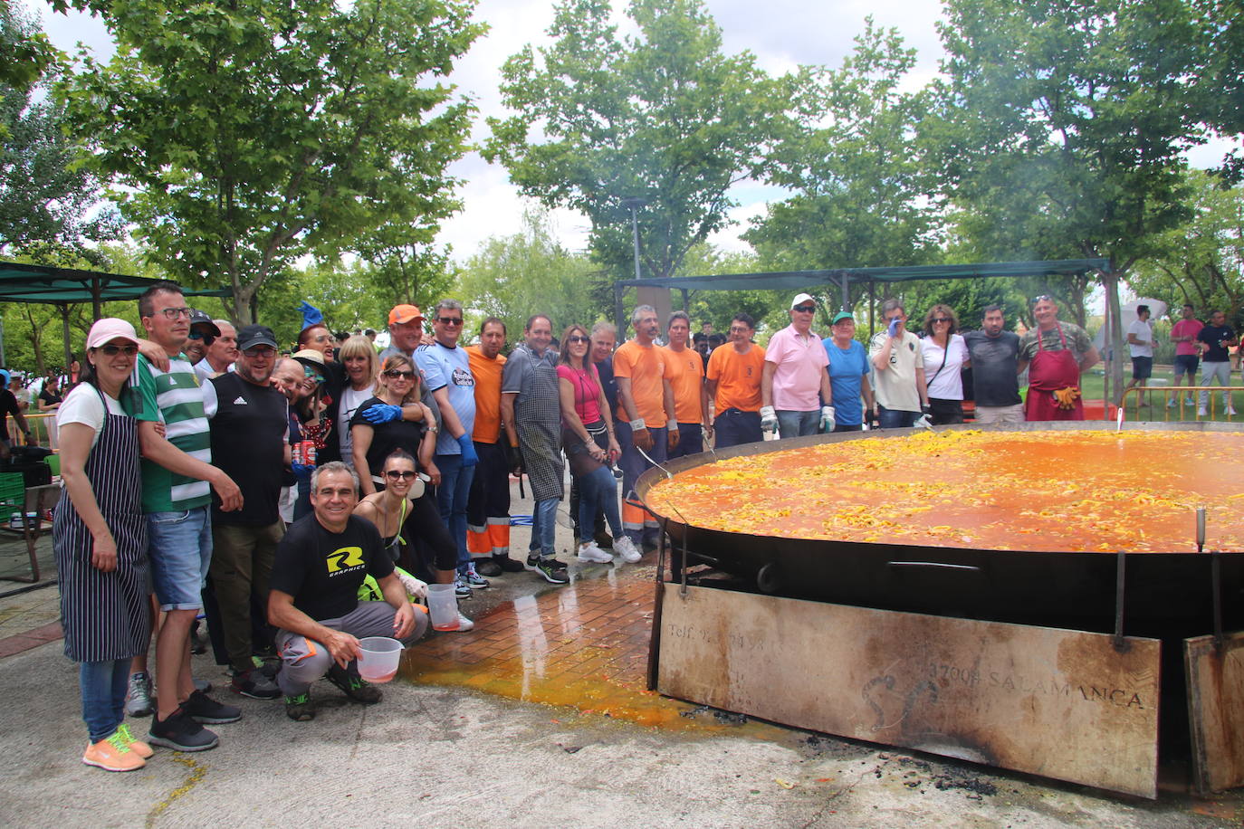 Cabrerizos triunfa con su paella de 5.000 raciones