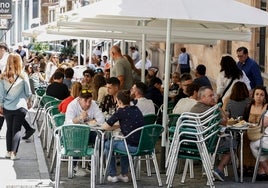 Terrazas repletas este fin de semana en el centro de la ciudad.