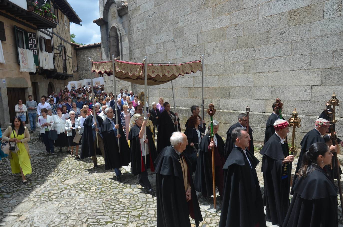 La Alberca se viste de gala en la procesión del Corpus