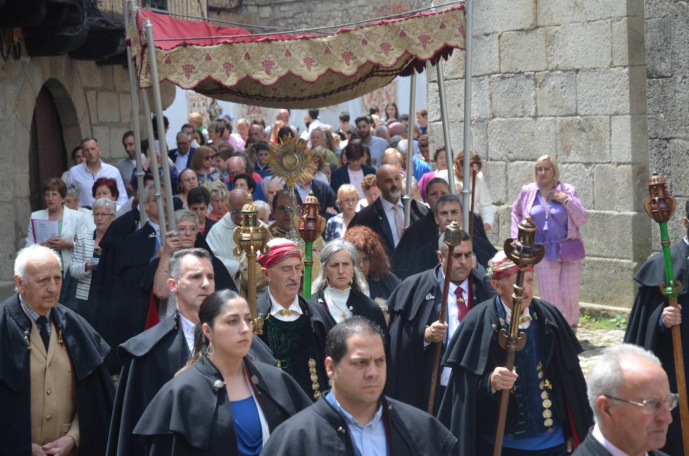 La Alberca se viste de gala en la procesión del Corpus