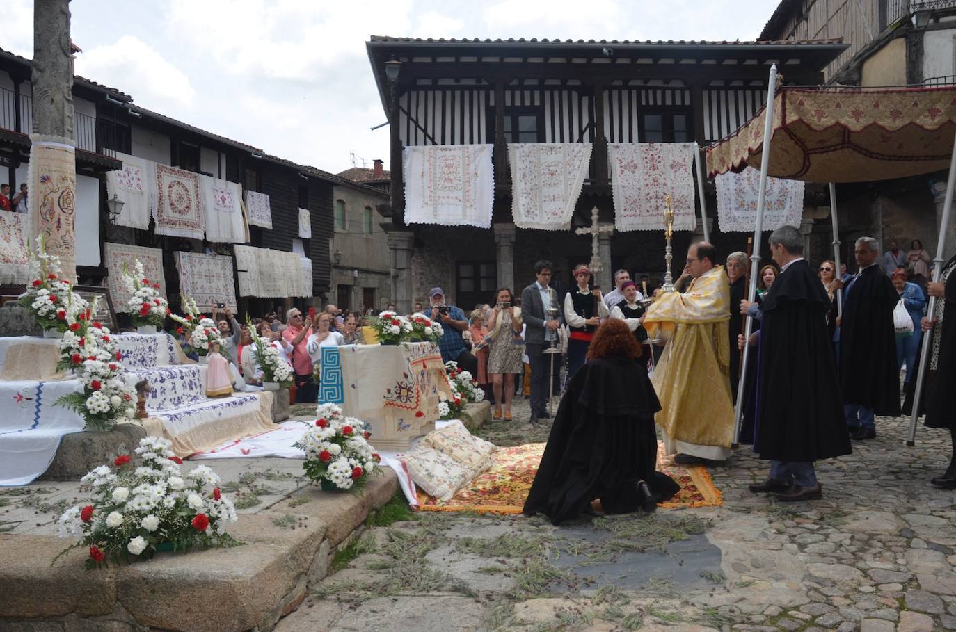 La Alberca se viste de gala en la procesión del Corpus