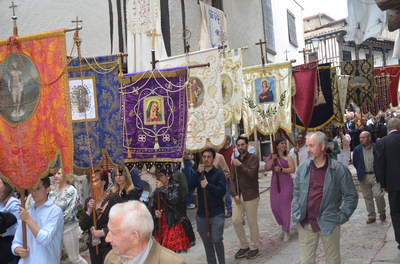 La Alberca se viste de gala en la procesión del Corpus