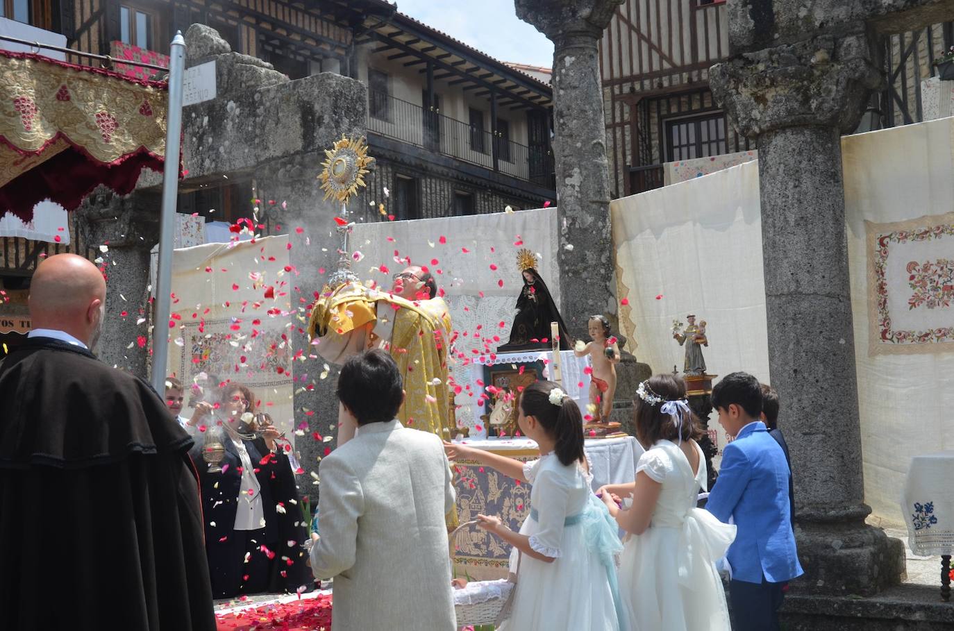 La Alberca se viste de gala en la procesión del Corpus