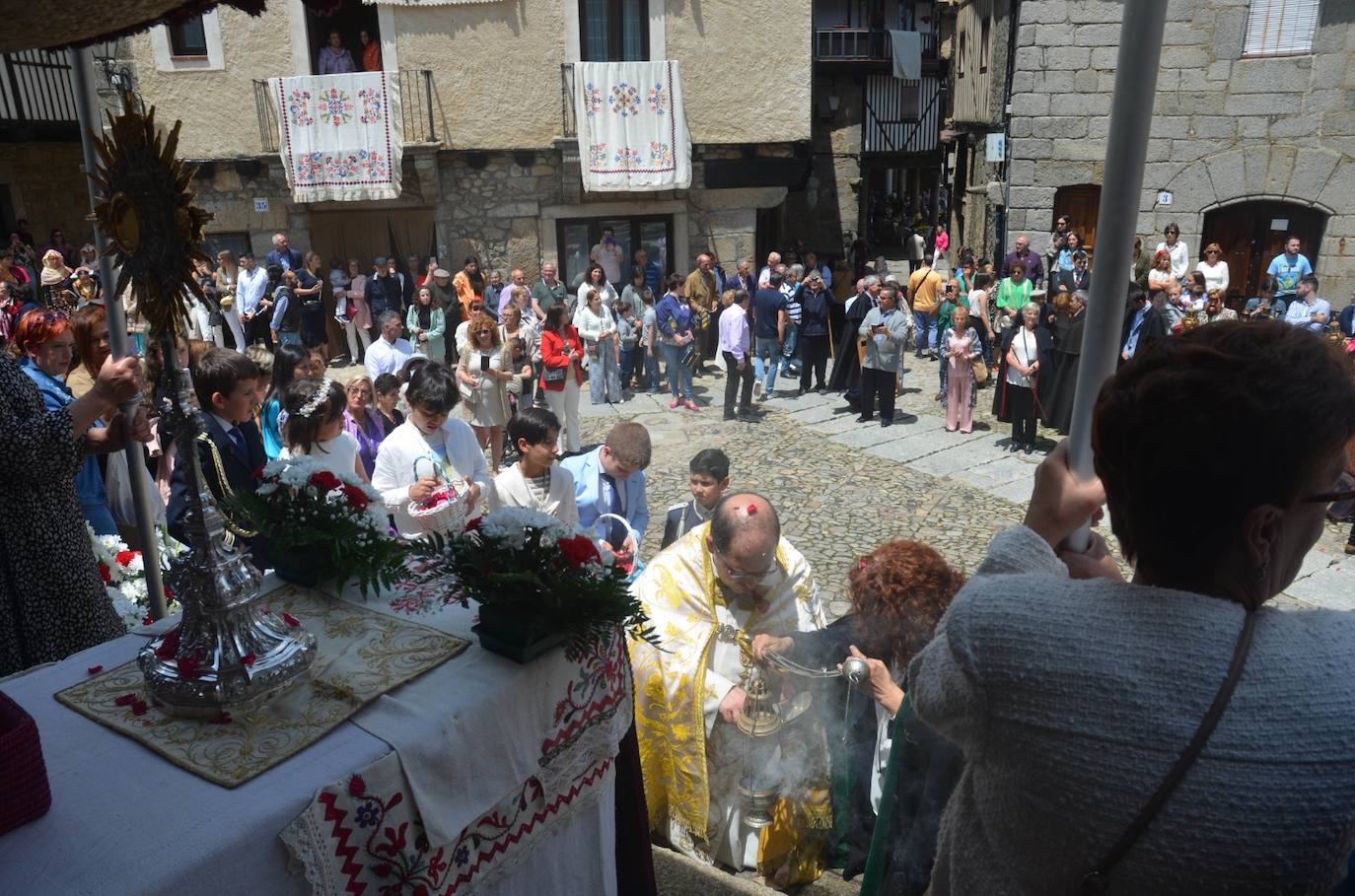 La Alberca se viste de gala en la procesión del Corpus