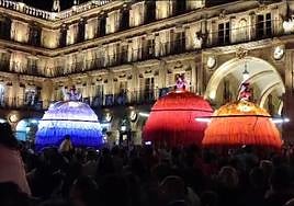 Una Plaza Mayor de cuento: así fue el espectáculo que cerró las celebraciones del domingo por San Juan de Sahagún