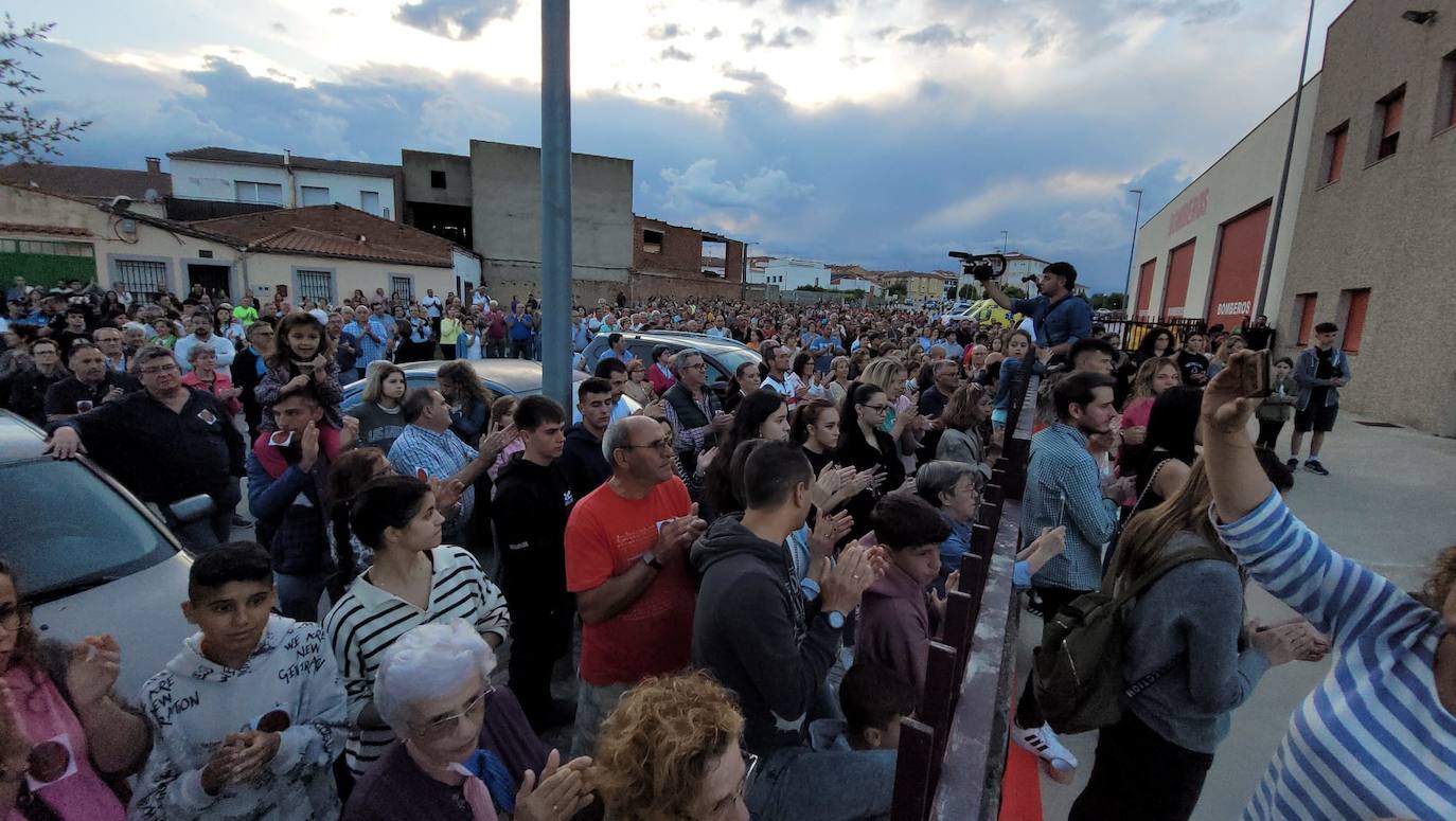 Más de 2.000 personas acompañan a los Bomberos de Ciudad Rodrigo en su despedida