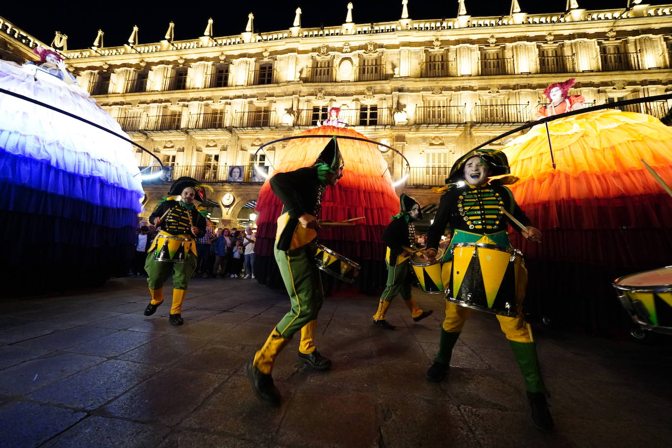 Momentazo en la Plaza Mayor: ¡una pedida de mano en mitad del espectáculo!