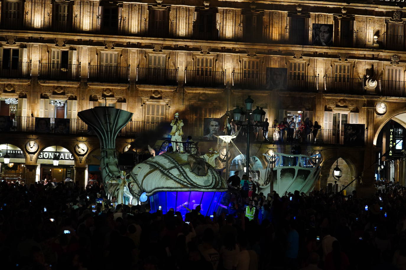 El Facyl comienza con la Plaza Mayor inundada de espectáculo