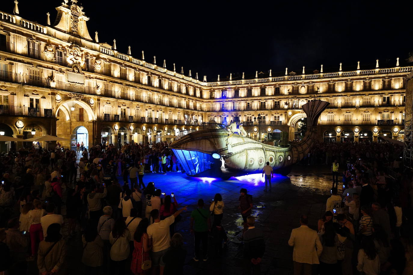 El Facyl comienza con la Plaza Mayor inundada de espectáculo