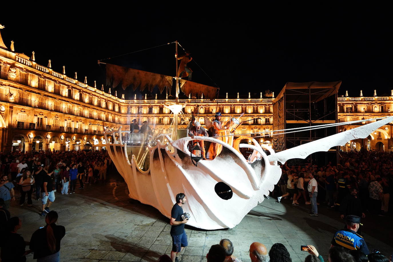 El Facyl comienza con la Plaza Mayor inundada de espectáculo