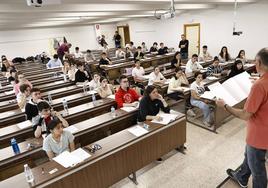 Momento del inicio de la convocatoria ordinaria de la EBAU la pasada semana en la Universidad.