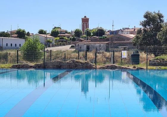 La piscina grande de la localidad de Juzbado. fotos