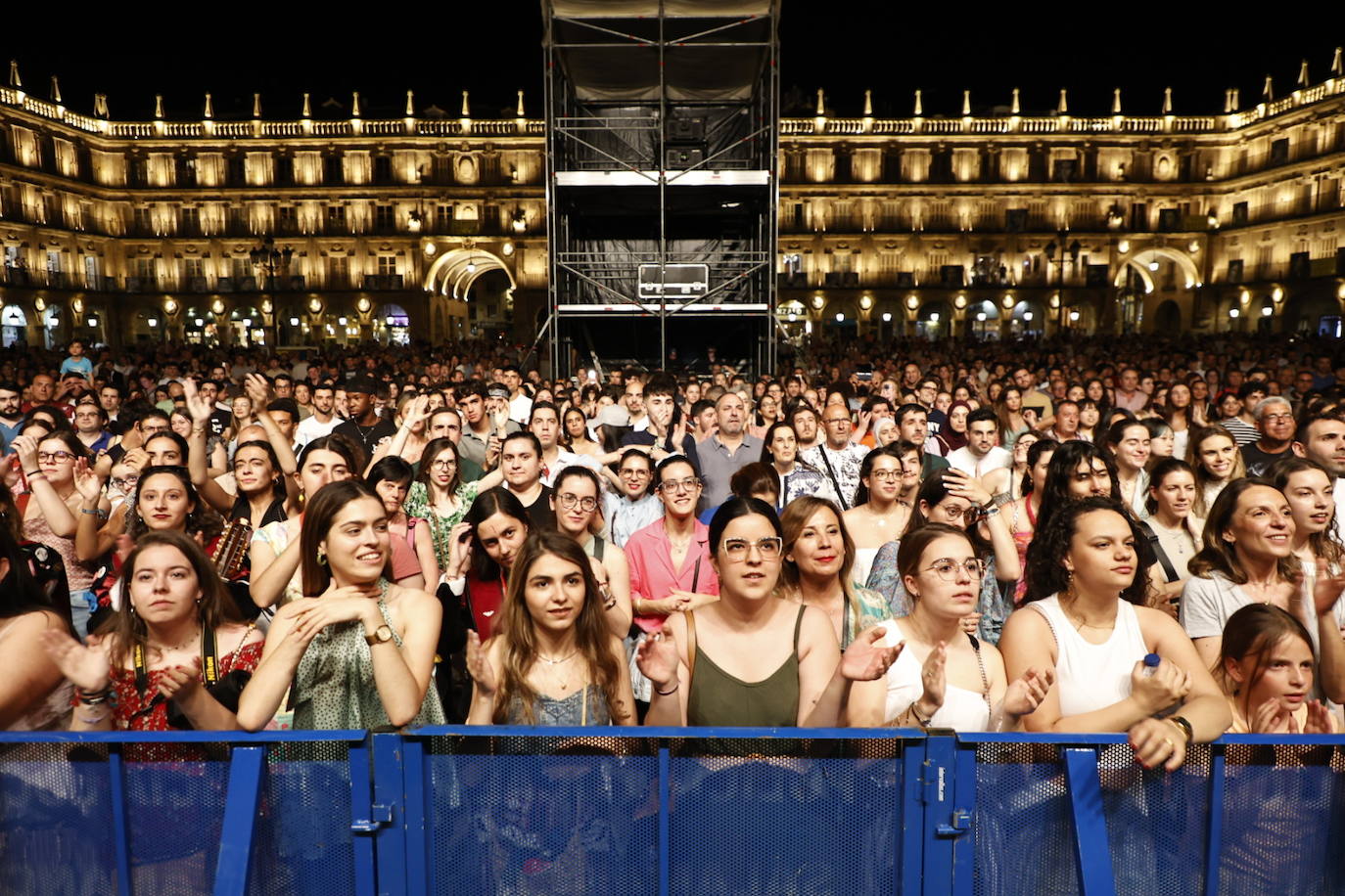 La sensibilidad de Sofía Ellar inunda la Plaza Mayor