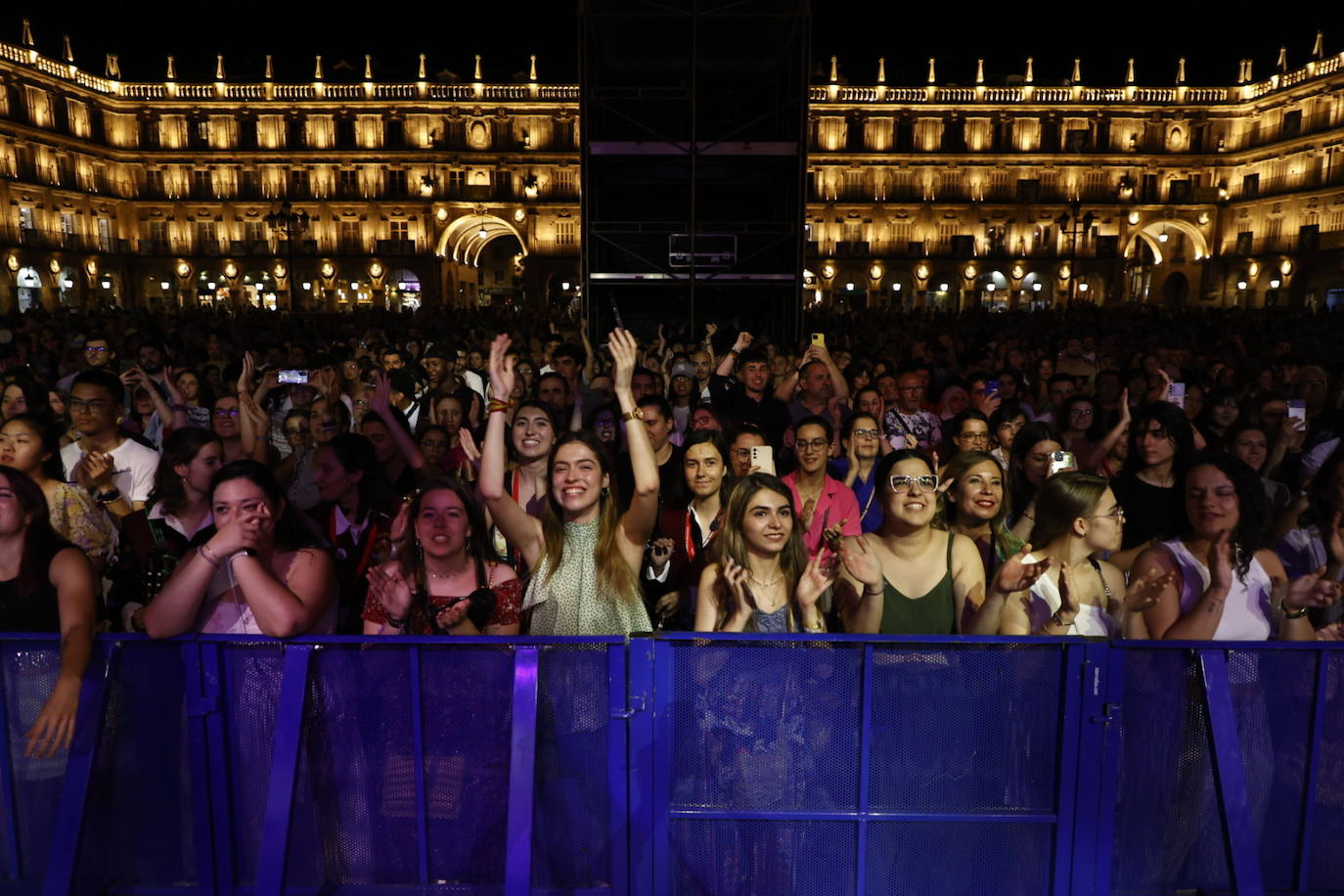 La sensibilidad de Sofía Ellar inunda la Plaza Mayor