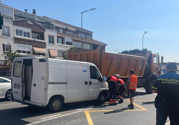Dos heridos al chocar una furgoneta y un camión en Tejares