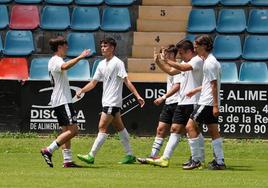 Los juveniles del Salamanca UDS en el estadio Helmántico.