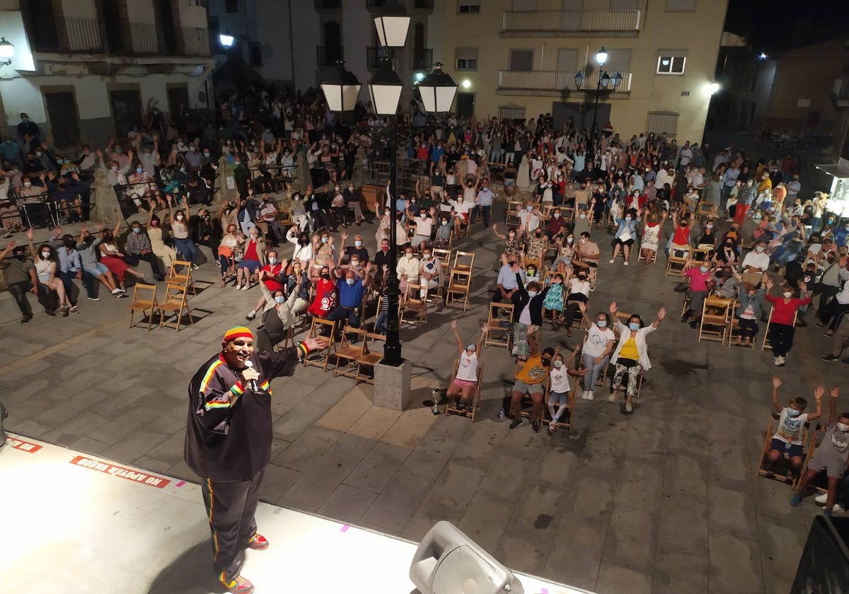 El cantante afincado en Valladolid actuó en agosto de 2021 en la Plaza Mayor de Ledrada.