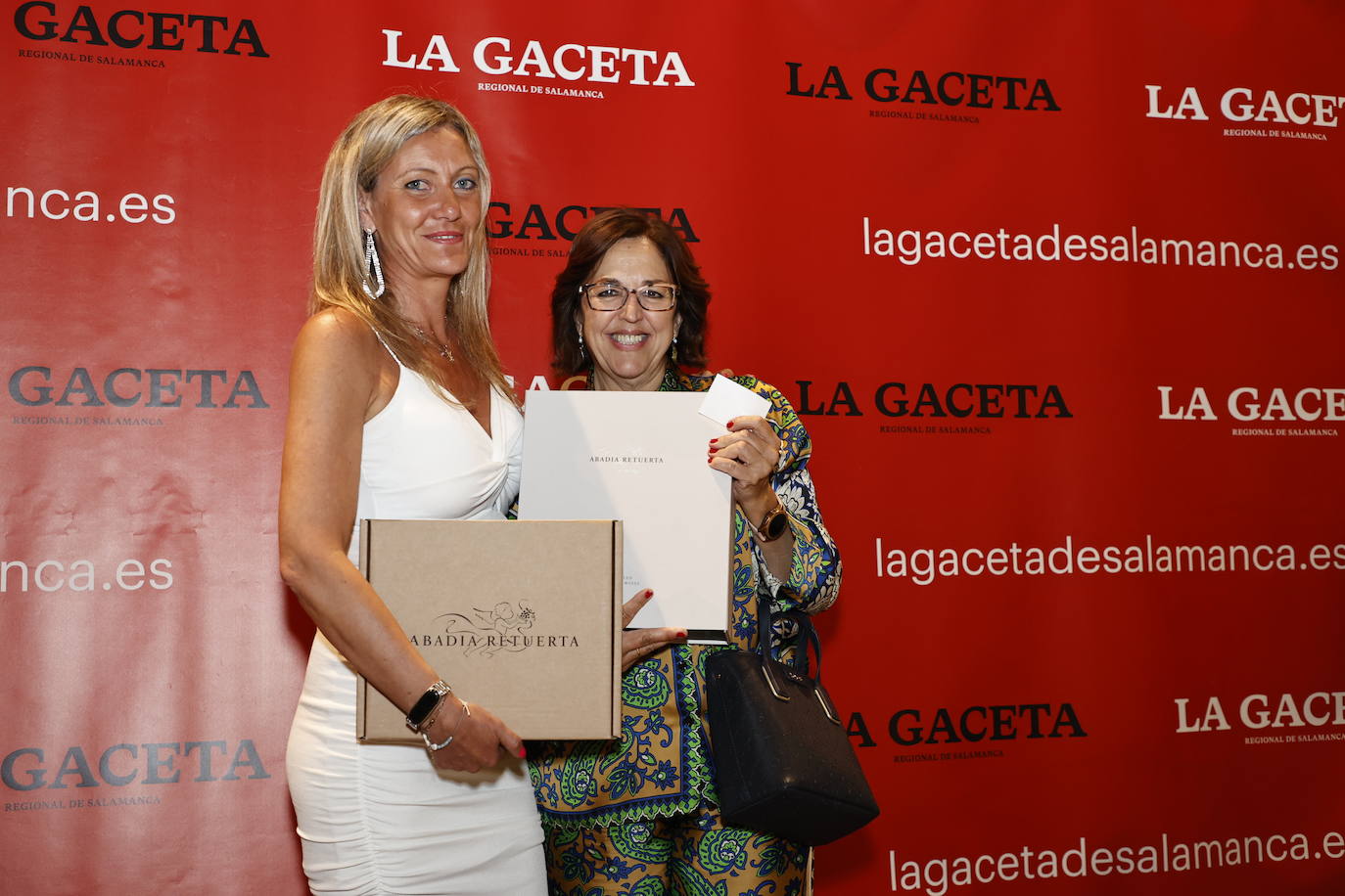 Sonia Beltrán, de Auditrón, recogió otro estuche de tres botellas de Abadía Retuerta Le Domaine con visita a la bodega de las manos de Marta Silva.