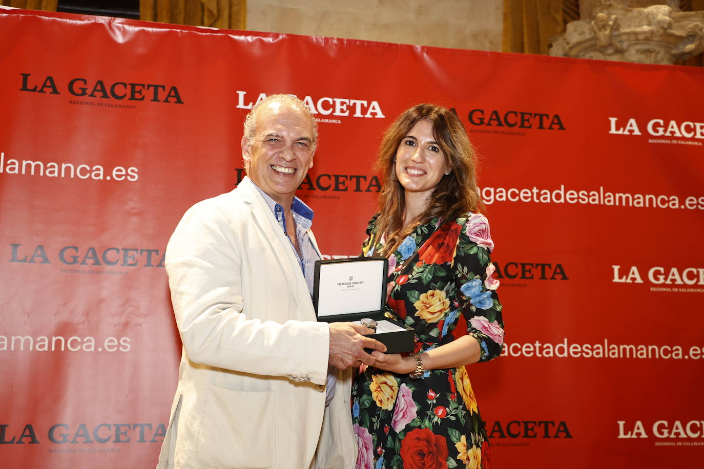 Un reloj Frederique Constant para caballero, de la Joyería Fernández, fue para Carlos Díaz, de Chacinerías Díaz y entregado por Marian Holgado.