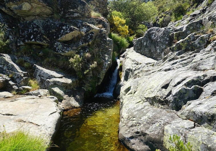 Ruta de la Garganta del Oso desde Candelario, el espectáculo del agua
