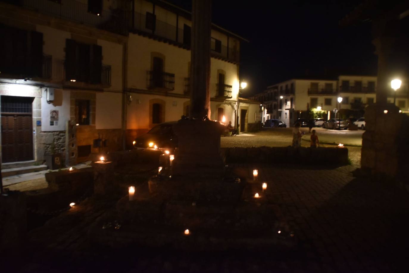 Candelario se llena de velas en la noche de San Juan