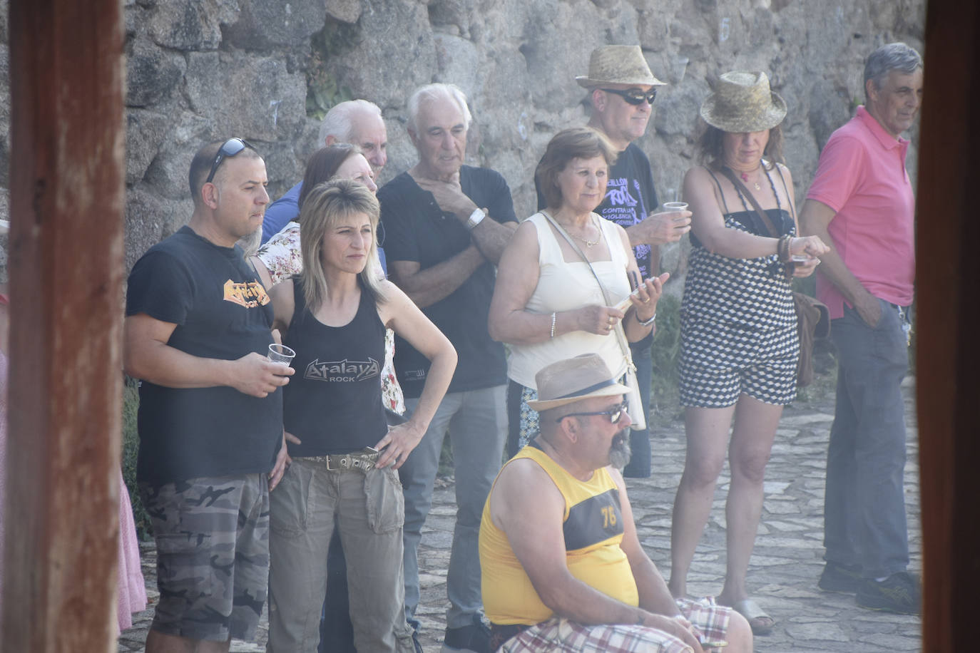 Buena música y mejillones en San Martín del Castañar