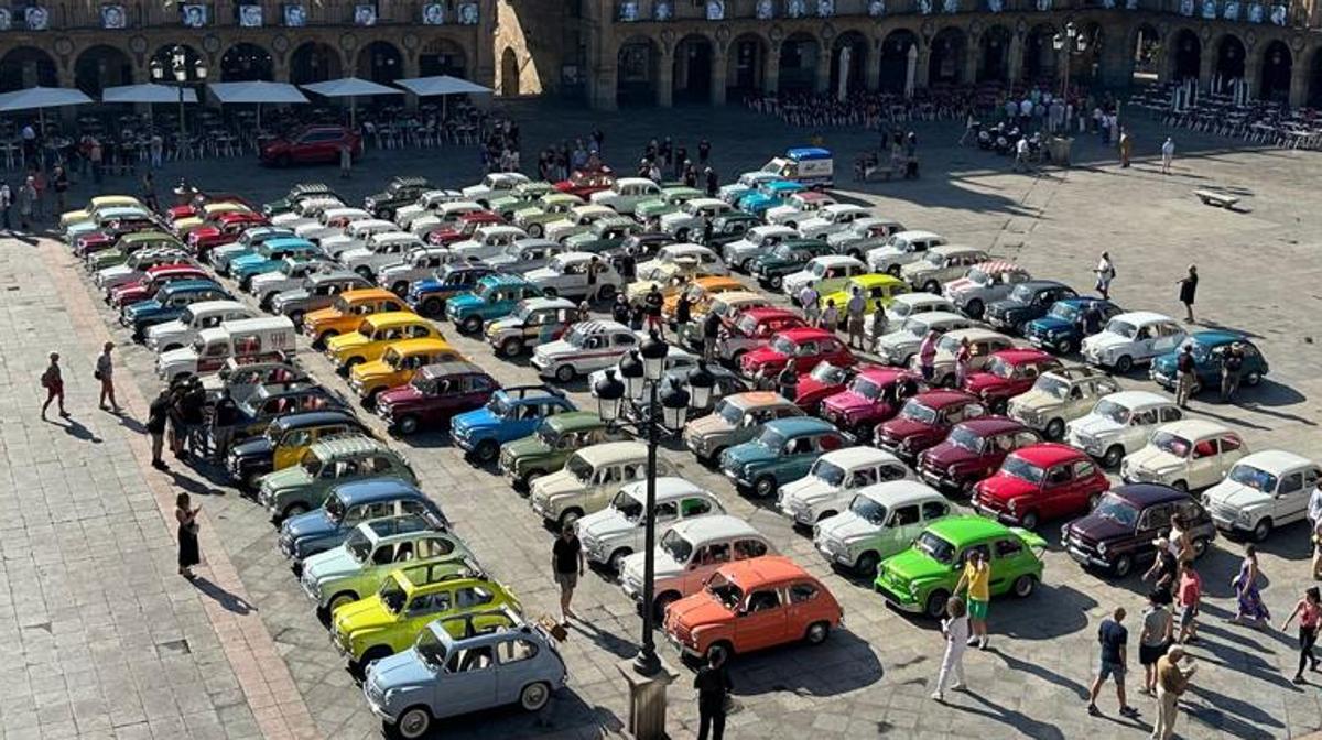 La Plaza Mayor reúne a más de un centenar de Seat 600