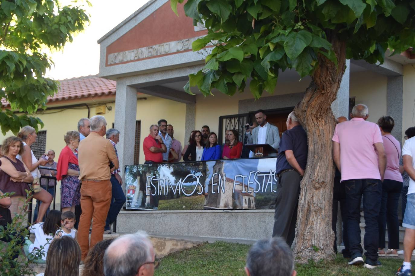 La ex ministra García Tejerina ensalza el medio rural en el emotivo pregón ofrecido en San Pedro del Valle