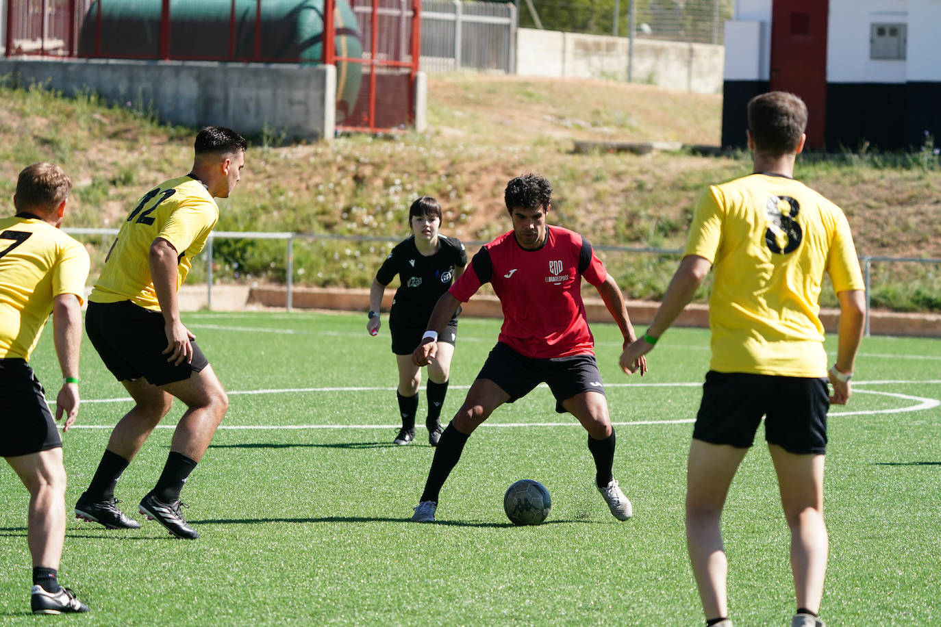 Mateu Lahoz impone justicia en el Torneo ADCAS: empate final y dos campeones