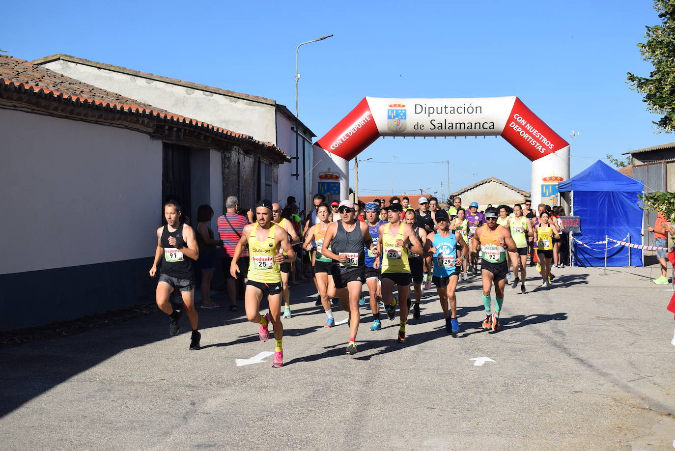 Las mejores fotos de la &#039;VI Carrera Solidaria Un Nuevo Impulso de Coca de Alba&#039;