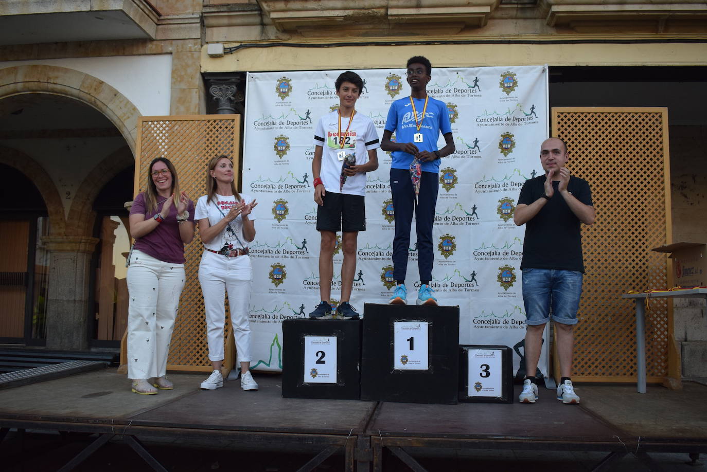 Las mejores imágenes de la V Carrera Nocturna Villa de Alba de Tormes