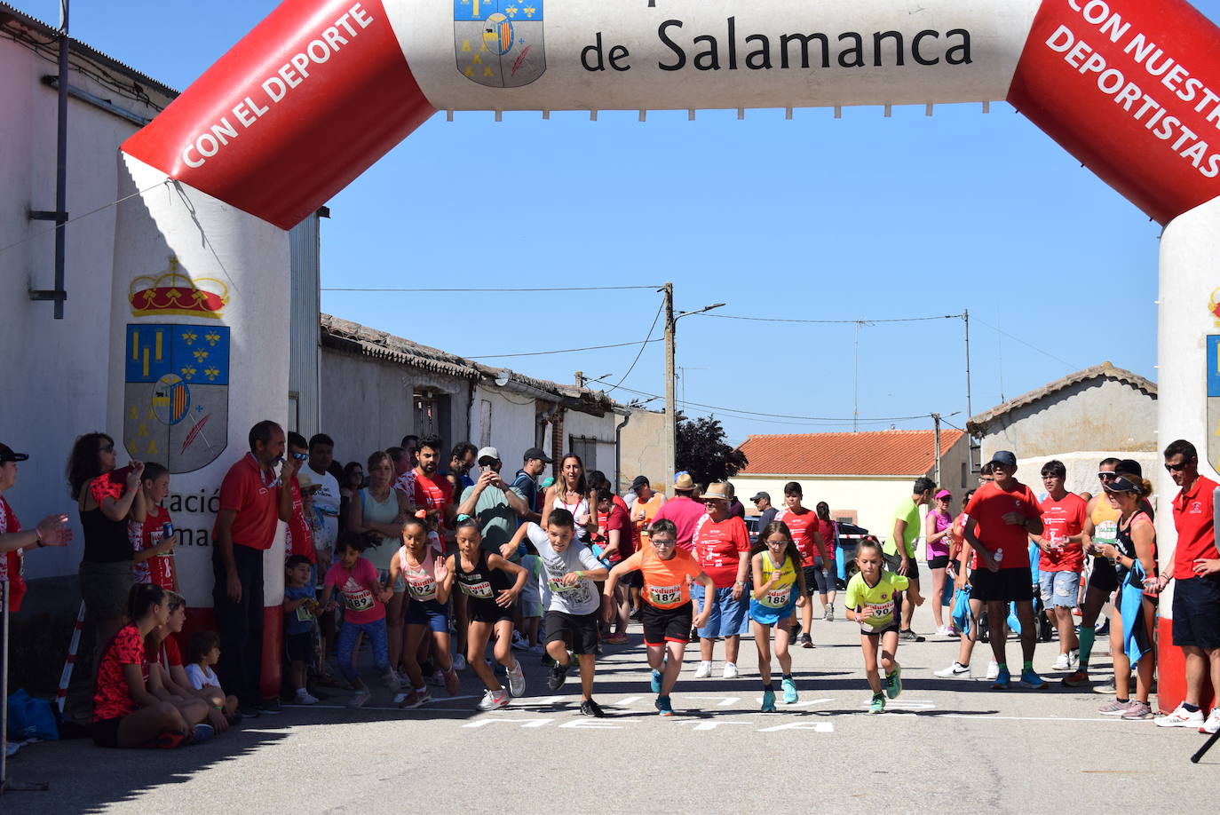 Las mejores fotos de la &#039;VI Carrera Solidaria Un Nuevo Impulso de Coca de Alba&#039;