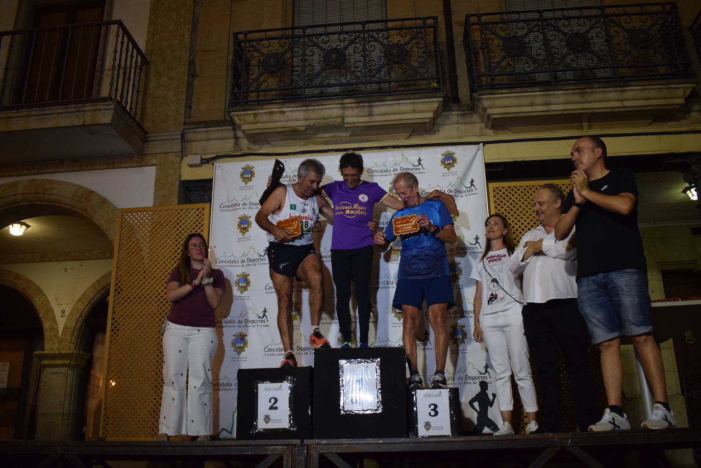 Las mejores imágenes de la V Carrera Nocturna Villa de Alba de Tormes