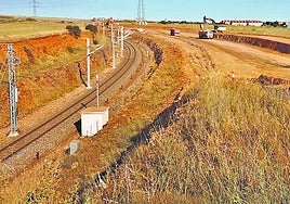 Obras de construcción de la nueva plataforma intermodal ferroviaria, el Puerto Seco, junto al futuro sector industrial de Peña Alta.