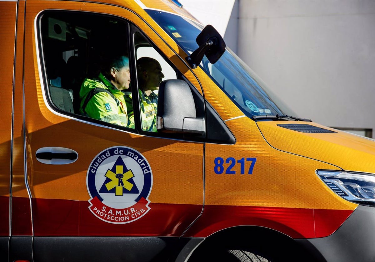 Una ambulancia del Samur llegando al lugar del incidente