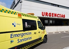 La anciana fue trasladada en ambulancia al Hospital de Salamanca