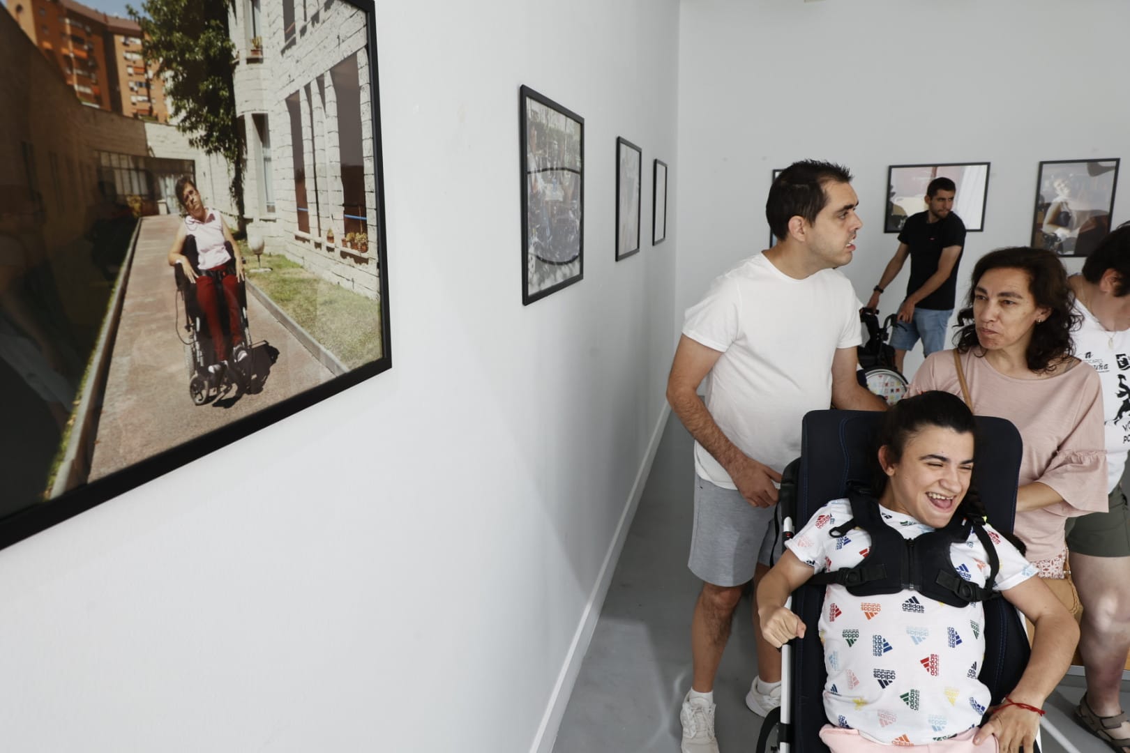 La emotiva exposición que desvela cuatro historias de personas con parálisis cerebral