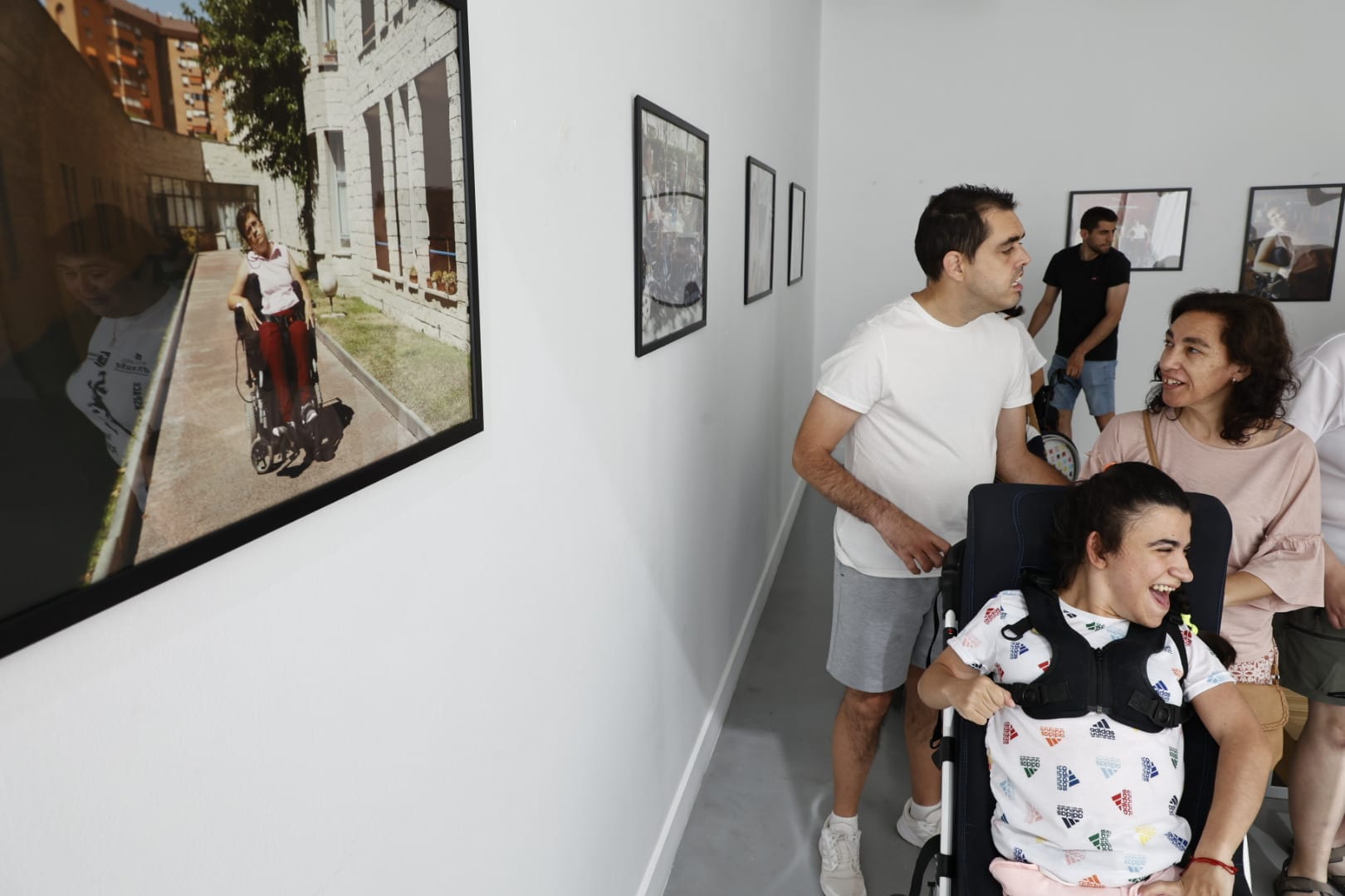 La emotiva exposición que desvela cuatro historias de personas con parálisis cerebral