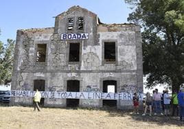 Estado actual de abandono y semiruina de la antigua estación del tren de Boada