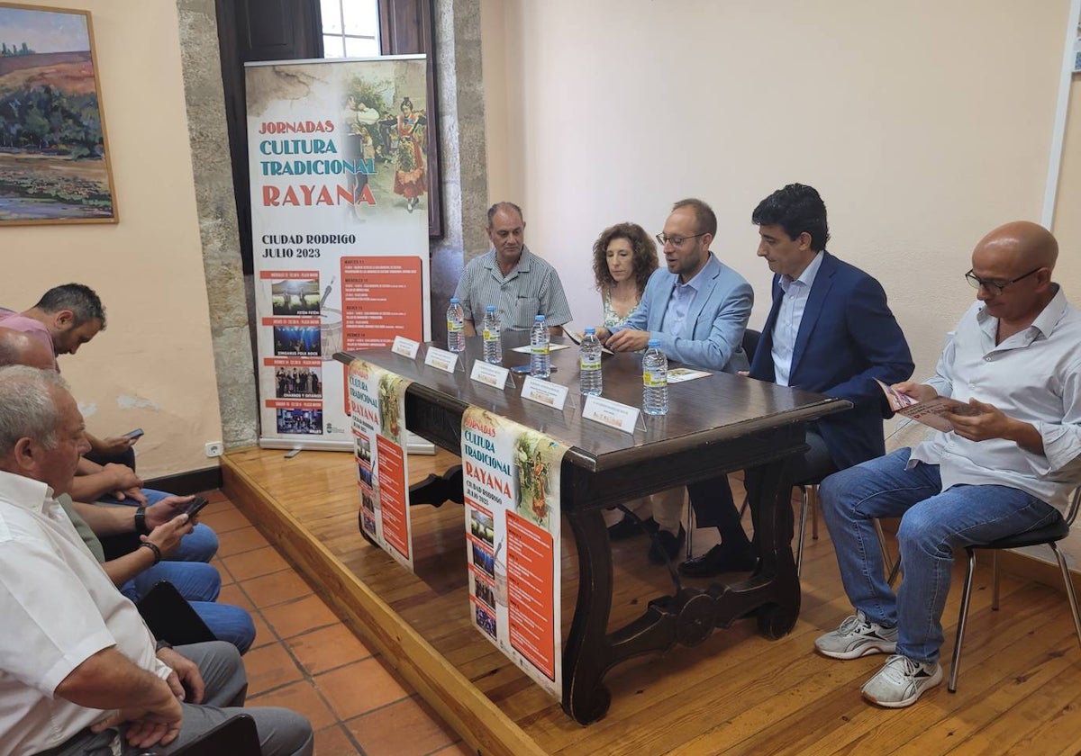 José Ramón Cid, Belén Barco, Marcos Iglesias, Ignacio Antolín y Saturnino Rodríguez en la inauguración de las jornadas