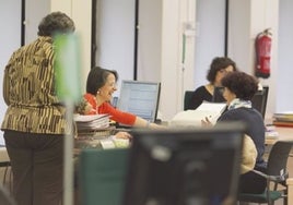 Mesa de trabajo de la Administración Pública.