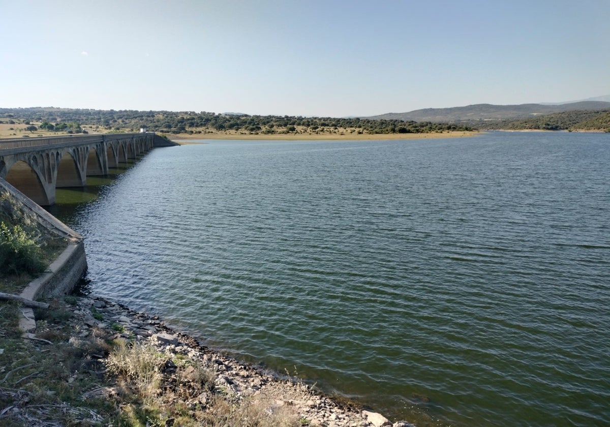 Embalse de Santa Teresa, ayer con 353 hectómetros cúbicos de agua