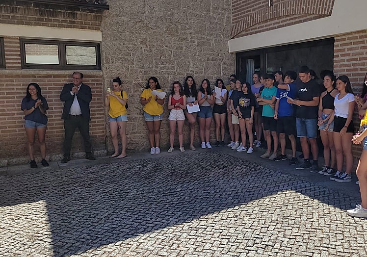 Alumnos del Curso de Inmersión Lingüística de Villarino en su presentación